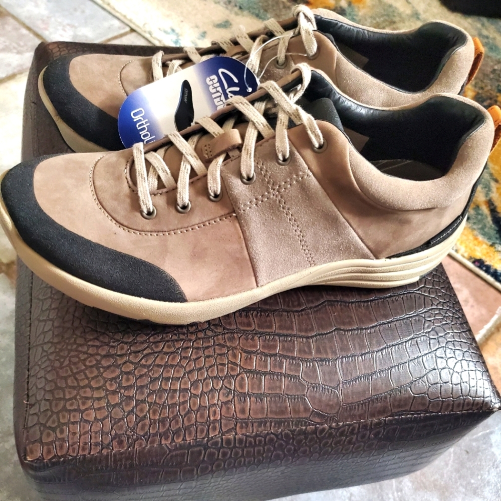 Clarks Women's Taupe Suede Lace-Up Comfort Sneakers